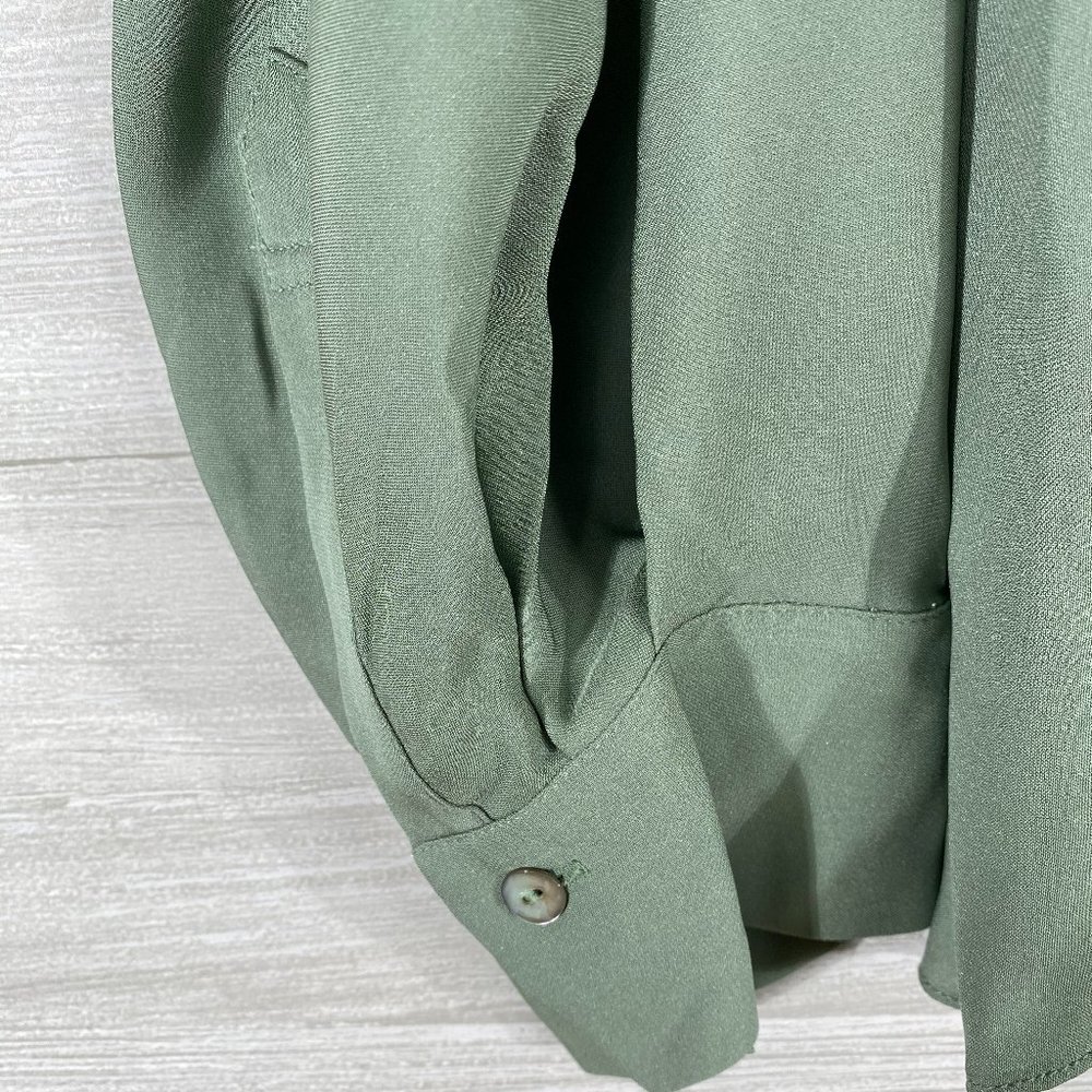FLASH SALE! HP💕 Vince Silk Placket V-neck  Blouse - Picture 3 of 8